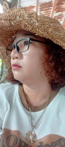 Hồng Vân .