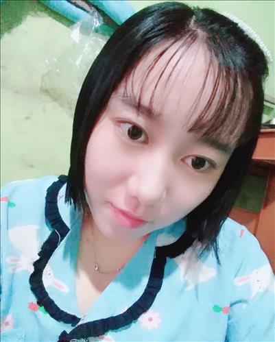 phạm hằng