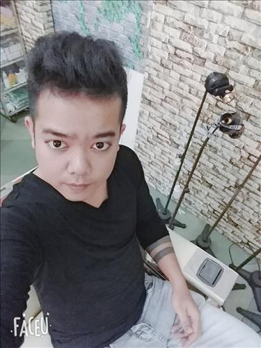 Hữu tình Trần