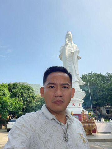 Một mình