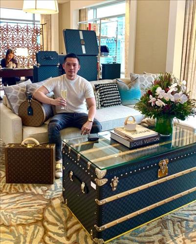 Việt Hoàng